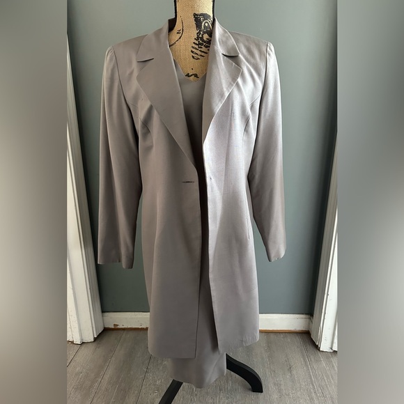 Vintage 1999 2-pc Spenser Jeremy 100% Silk Gray sheath dress and coat. Size 12. - Picture 9 of 10